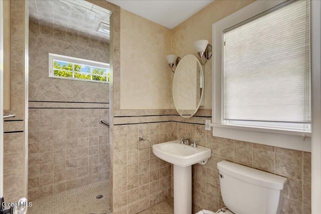 246 S Main Avenue, Albany, NY 12208