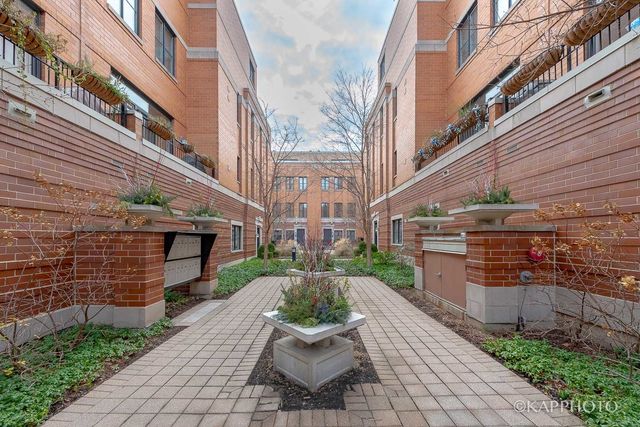 1117 W Monroe Street 15, Chicago, IL 60607