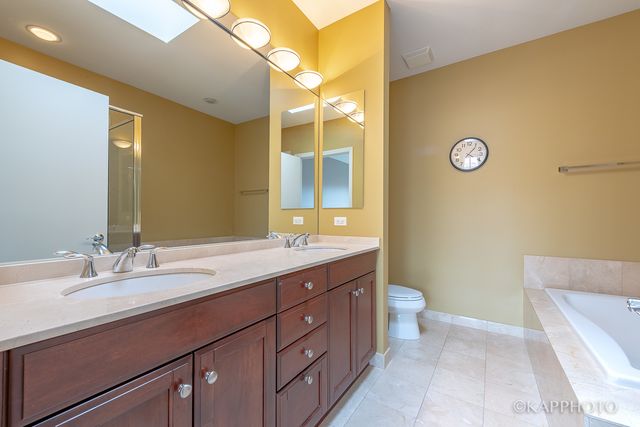 1117 W Monroe Street 15, Chicago, IL 60607