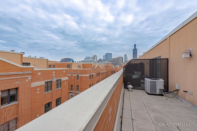 1117 W Monroe Street 15, Chicago, IL 60607