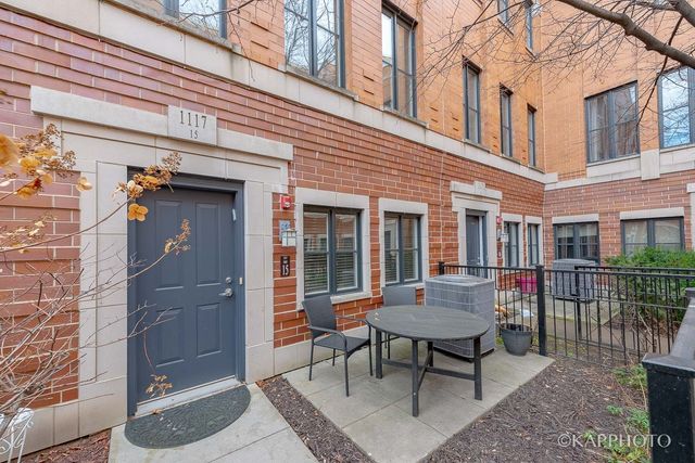 1117 W Monroe Street 15, Chicago, IL 60607