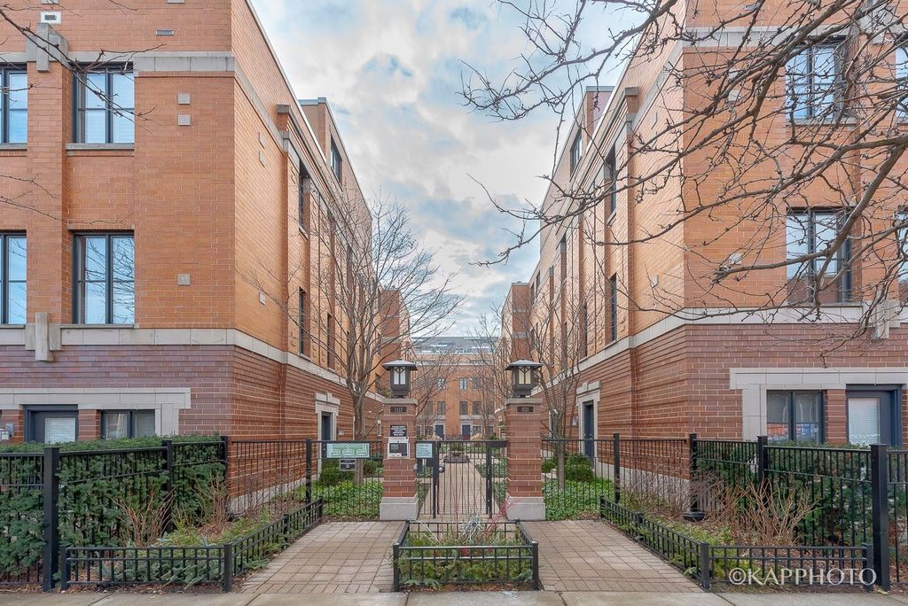 1117 W Monroe Street 15, Chicago, IL 60607