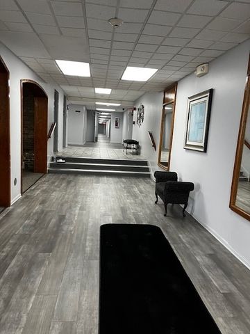 1301 S Finley Road 414, Lombard, IL 60148