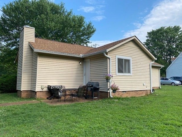 2075 Stonebrook Dr, Murfreesboro, TN 37128