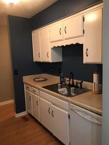 2075 Stonebrook Dr, Murfreesboro, TN 37128