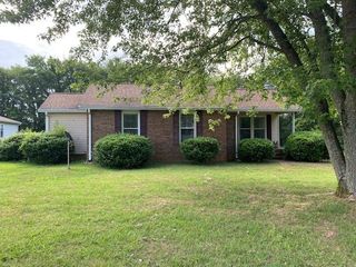 2075 Stonebrook Dr, Murfreesboro, TN 37128
