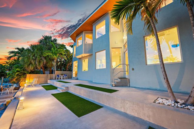 1121 Fairview Lane, Singer Island, FL 33404