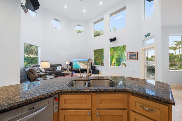 1121 Fairview Lane, Singer Island, FL 33404