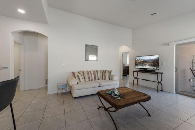 1825 Tesoro Loop NW, Los Lunas, NM 87031