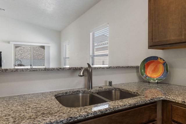 1825 Tesoro Loop NW, Los Lunas, NM 87031