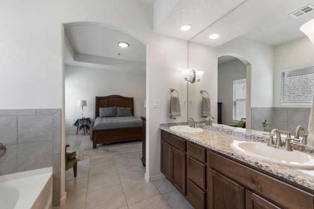 1825 Tesoro Loop NW, Los Lunas, NM 87031