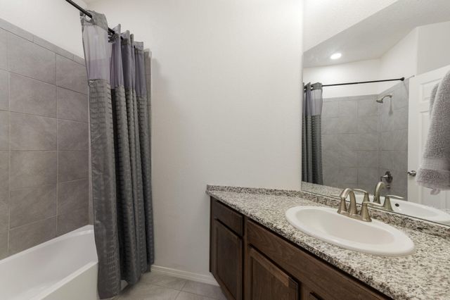 1825 Tesoro Loop NW, Los Lunas, NM 87031