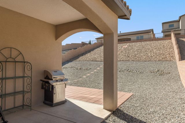 1825 Tesoro Loop NW, Los Lunas, NM 87031