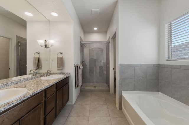 1825 Tesoro Loop NW, Los Lunas, NM 87031