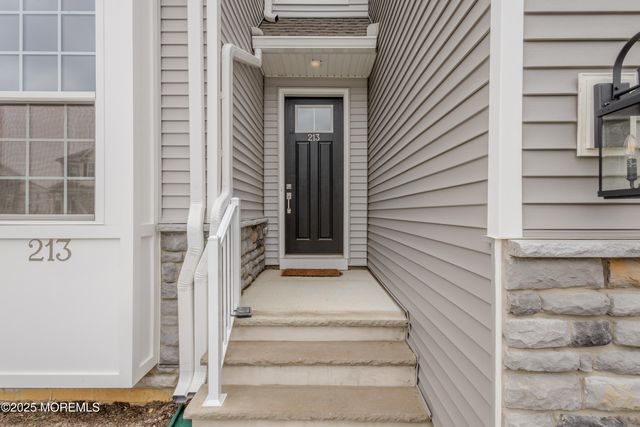 213 Harley Lane, Manalapan, NJ 07726