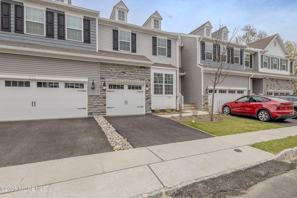 213 Harley Lane, Manalapan, NJ 07726