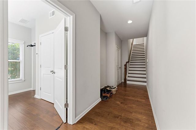 755 Dunlop Way, Atlanta, GA 30312