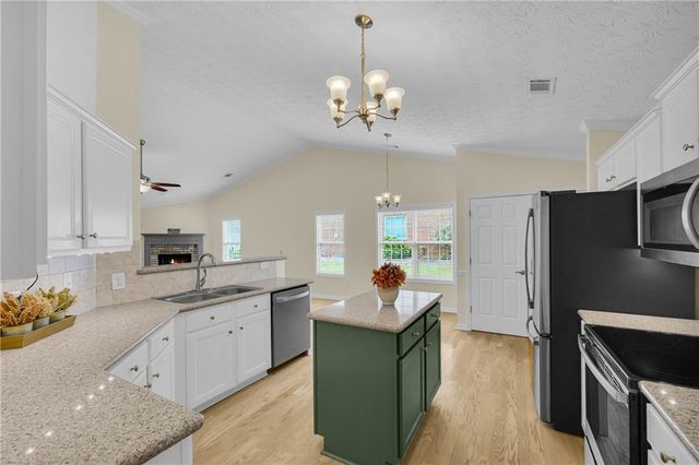 316 Lakeview Bend Circle, Jefferson, GA 30549