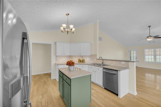316 Lakeview Bend Circle, Jefferson, GA 30549
