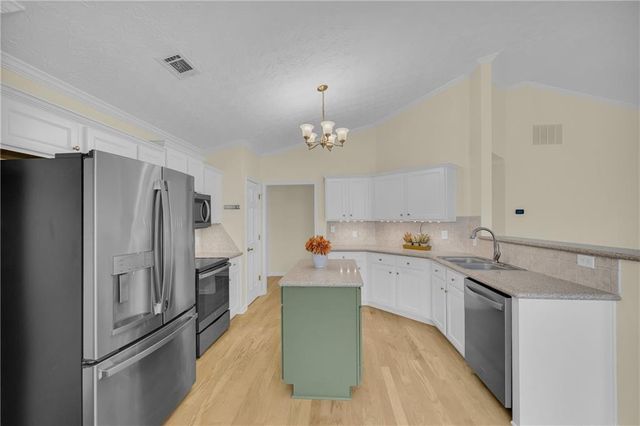 316 Lakeview Bend Circle, Jefferson, GA 30549