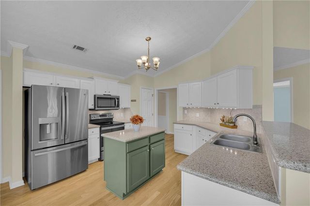 316 Lakeview Bend Circle, Jefferson, GA 30549