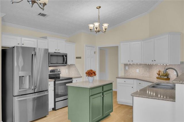 316 Lakeview Bend Circle, Jefferson, GA 30549