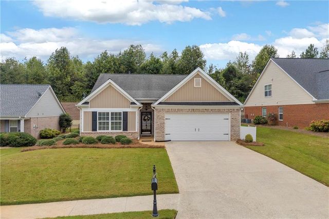 316 Lakeview Bend Circle, Jefferson, GA 30549