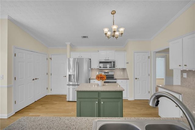 316 Lakeview Bend Circle, Jefferson, GA 30549