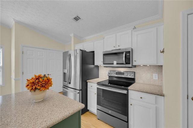 316 Lakeview Bend Circle, Jefferson, GA 30549