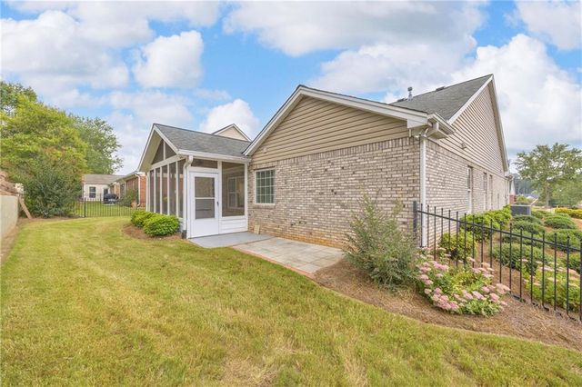 316 Lakeview Bend Circle, Jefferson, GA 30549