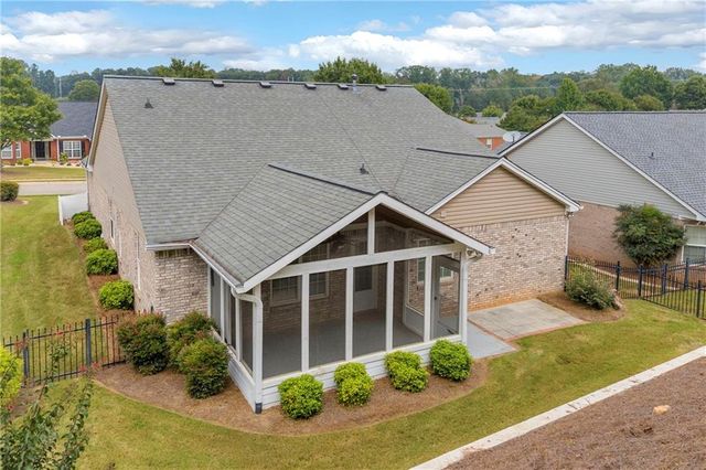 316 Lakeview Bend Circle, Jefferson, GA 30549