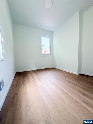 346-348 Woodside Avenue, Newark, NJ 07104