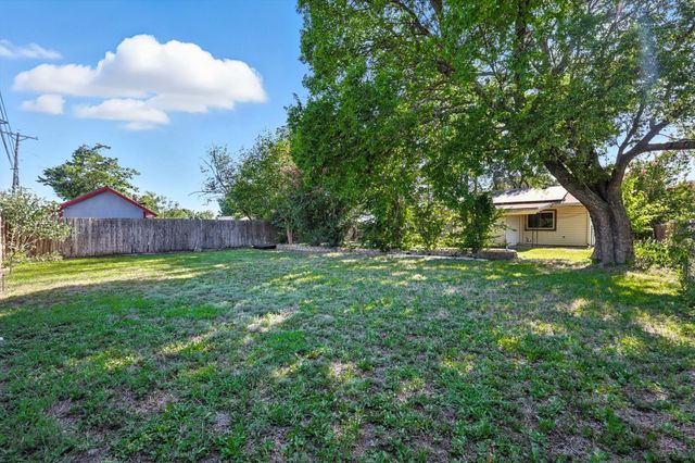 325 Hastings Drive, Cedar Hill, TX 75104