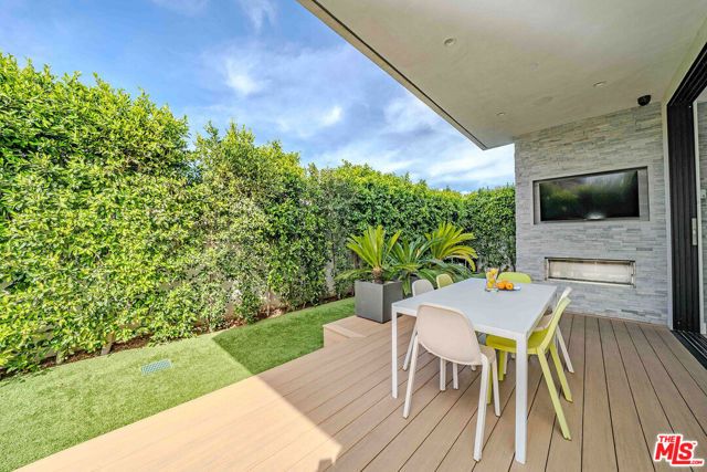 13311 W Magnolia Boulevard, Sherman Oaks, CA 91423