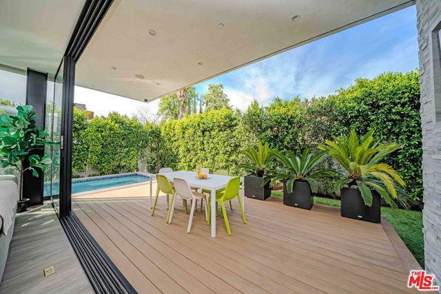 13311 W Magnolia Boulevard, Sherman Oaks, CA 91423