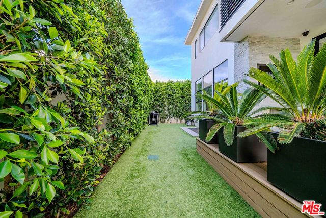 13311 W Magnolia Boulevard, Sherman Oaks, CA 91423