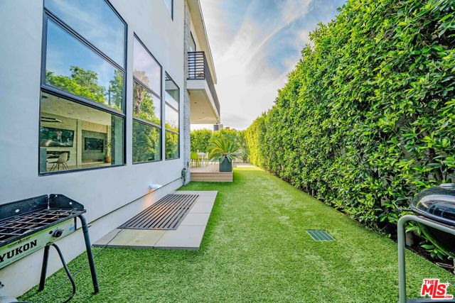 13311 W Magnolia Boulevard, Sherman Oaks, CA 91423