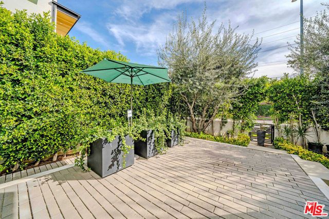 13311 W Magnolia Boulevard, Sherman Oaks, CA 91423