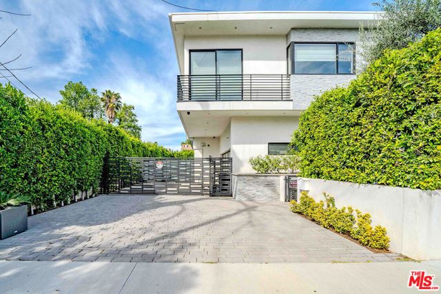 13311 W Magnolia Boulevard, Sherman Oaks, CA 91423
