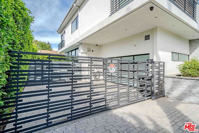 13311 W Magnolia Boulevard, Sherman Oaks, CA 91423