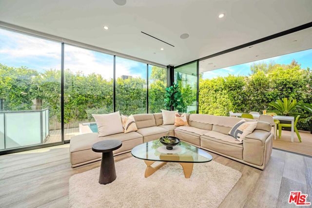 13311 W Magnolia Boulevard, Sherman Oaks, CA 91423