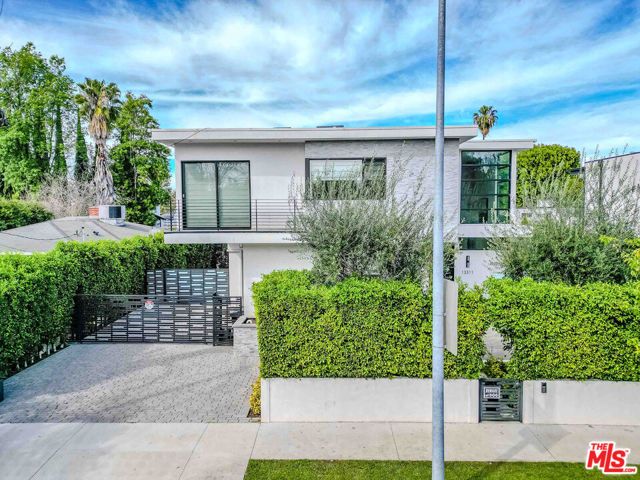 13311 W Magnolia Boulevard, Sherman Oaks, CA 91423