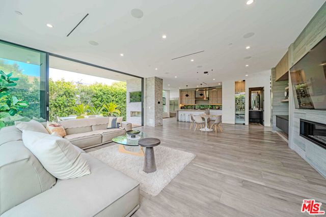 13311 W Magnolia Boulevard, Sherman Oaks, CA 91423