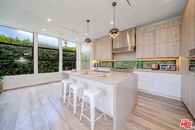 13311 W Magnolia Boulevard, Sherman Oaks, CA 91423