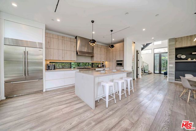 13311 W Magnolia Boulevard, Sherman Oaks, CA 91423