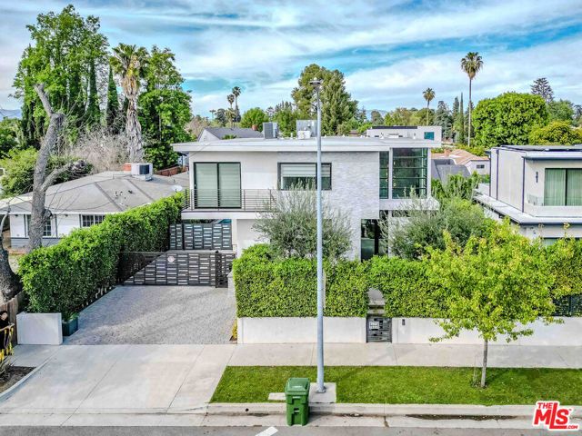 13311 W Magnolia Boulevard, Sherman Oaks, CA 91423