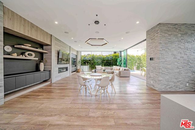 13311 W Magnolia Boulevard, Sherman Oaks, CA 91423