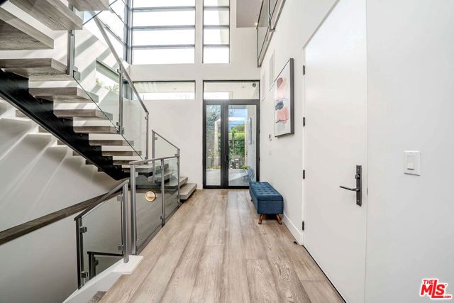 13311 W Magnolia Boulevard, Sherman Oaks, CA 91423