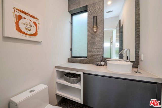 13311 W Magnolia Boulevard, Sherman Oaks, CA 91423