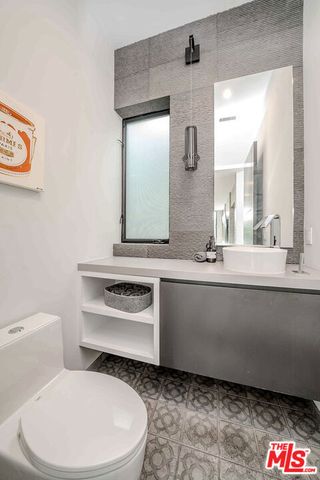 13311 W Magnolia Boulevard, Sherman Oaks, CA 91423